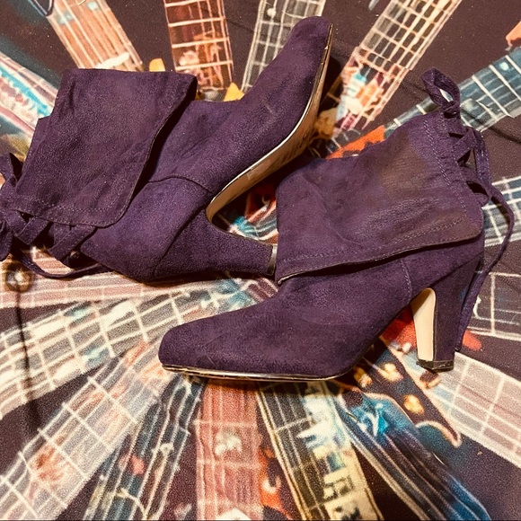🍇Gorgeous Purple Suede Like Bamboo Purple Ankle Cuffed Booties! - Picture 2 of 13